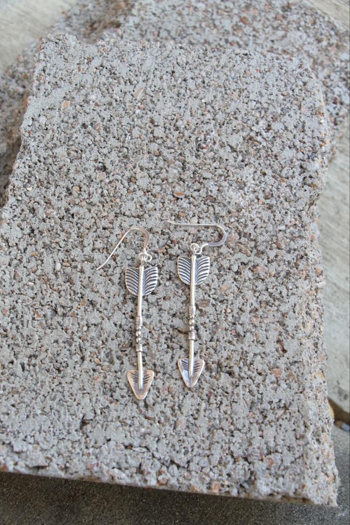 83014 STERLING SILVER ARROW ER