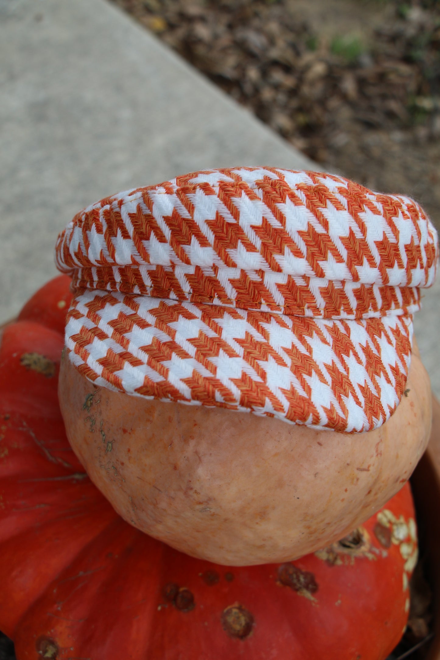 1182 ORANGE HOUNDSTOOTH HAT