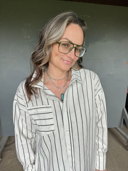 122344 WHITE PINSTRIPED BUTTON UP TOP
