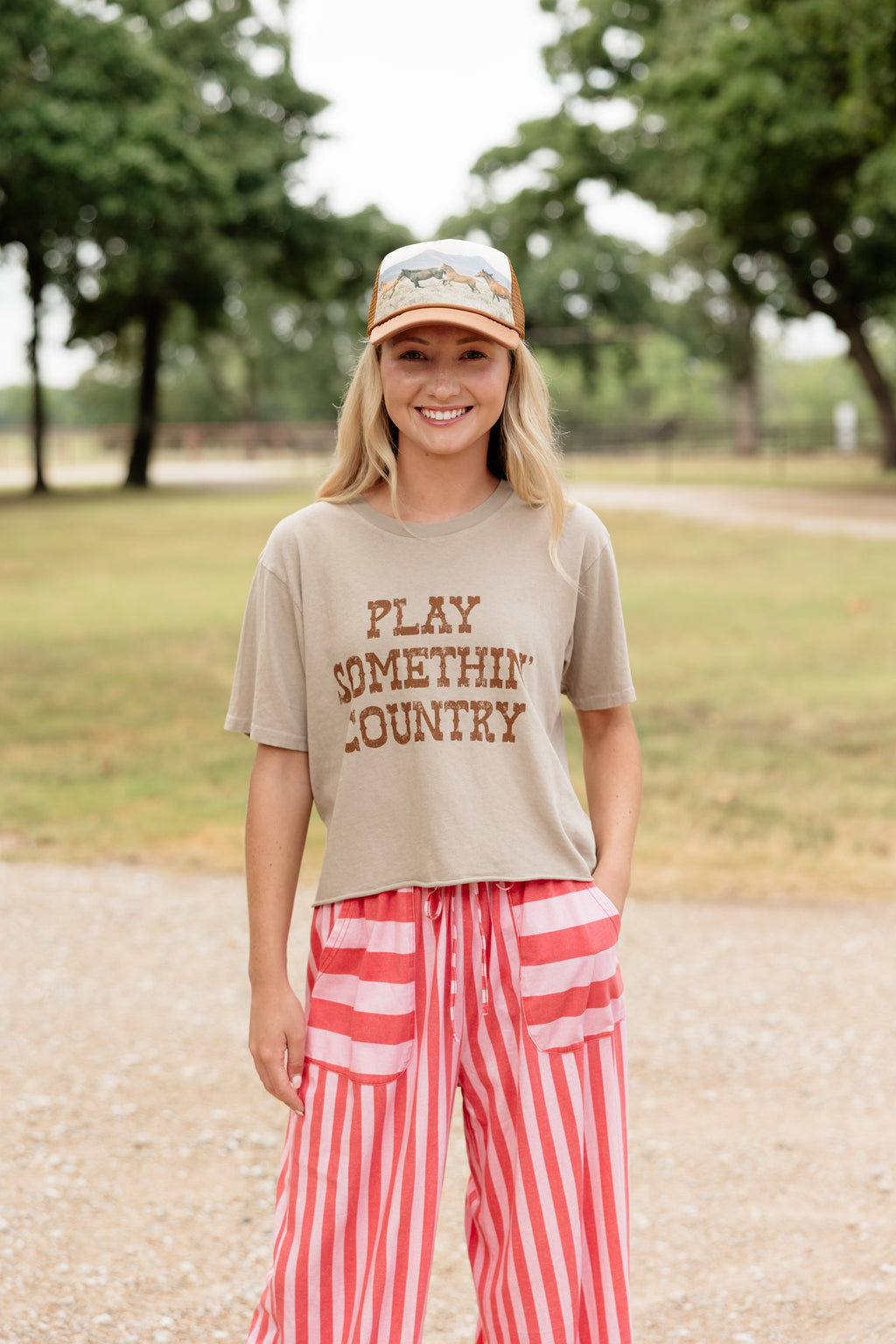 PLAY SOMETHIN COUNTRY GRAPHIC TEE