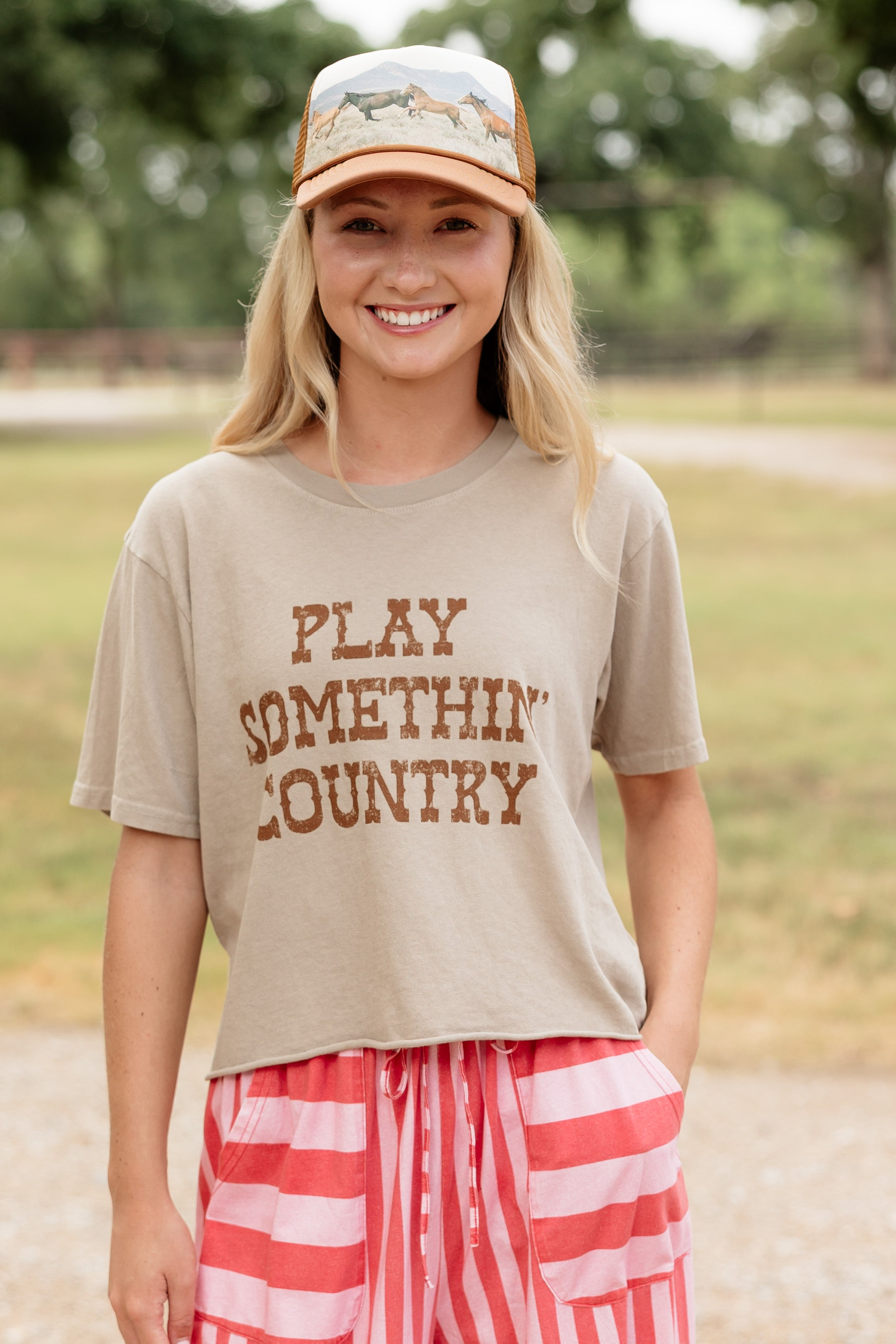 PLAY SOMETHIN COUNTRY GRAPHIC TEE
