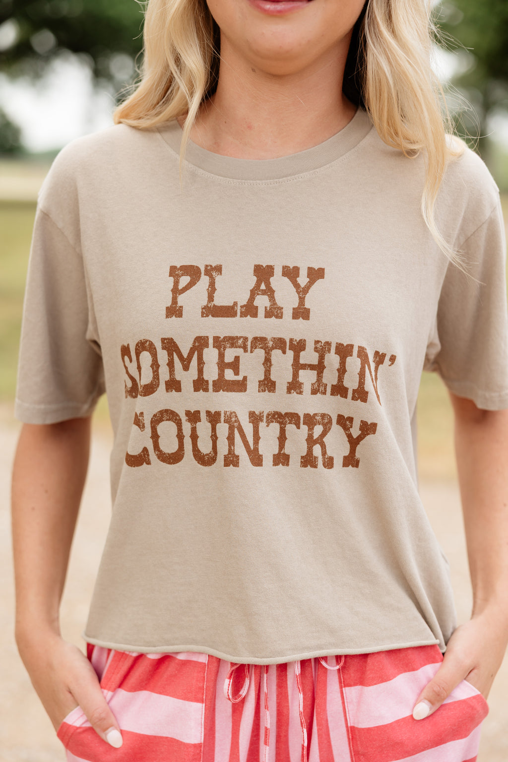 PLAY SOMETHIN COUNTRY GRAPHIC TEE