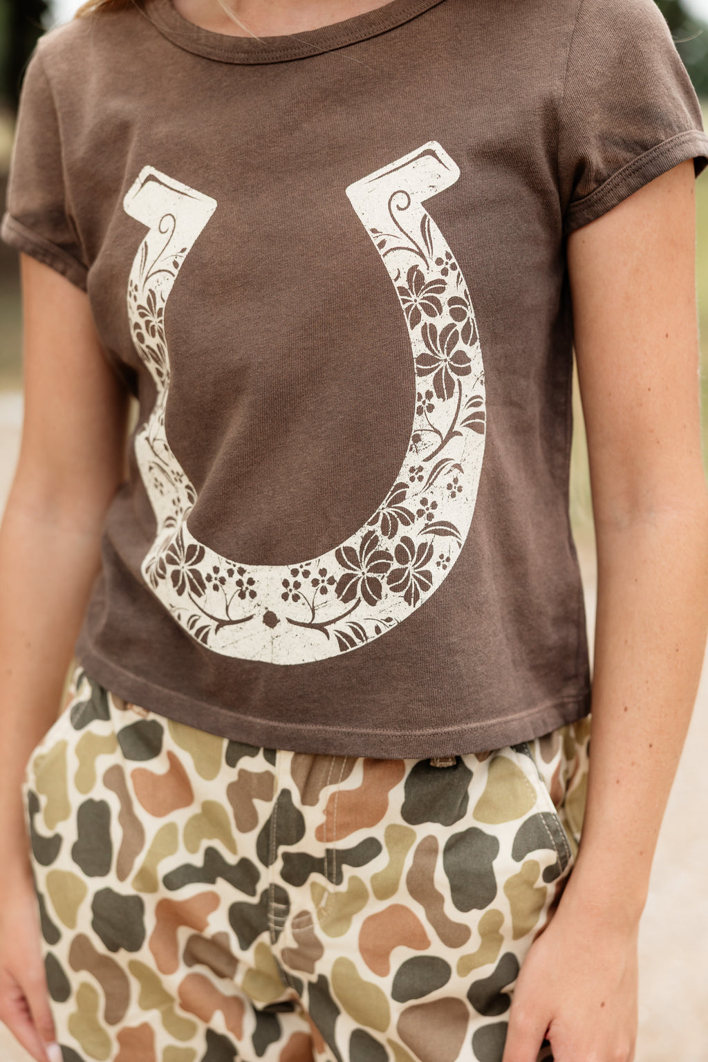 FLORAL HORSESHOE GRAPHIC TEE