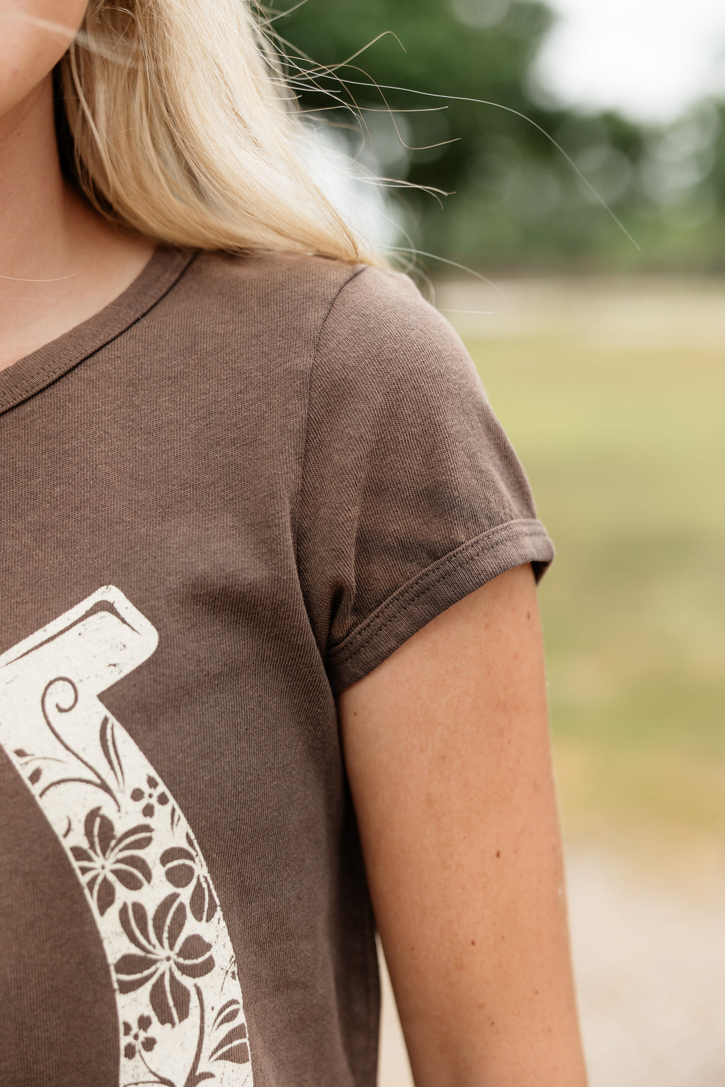 FLORAL HORSESHOE GRAPHIC TEE