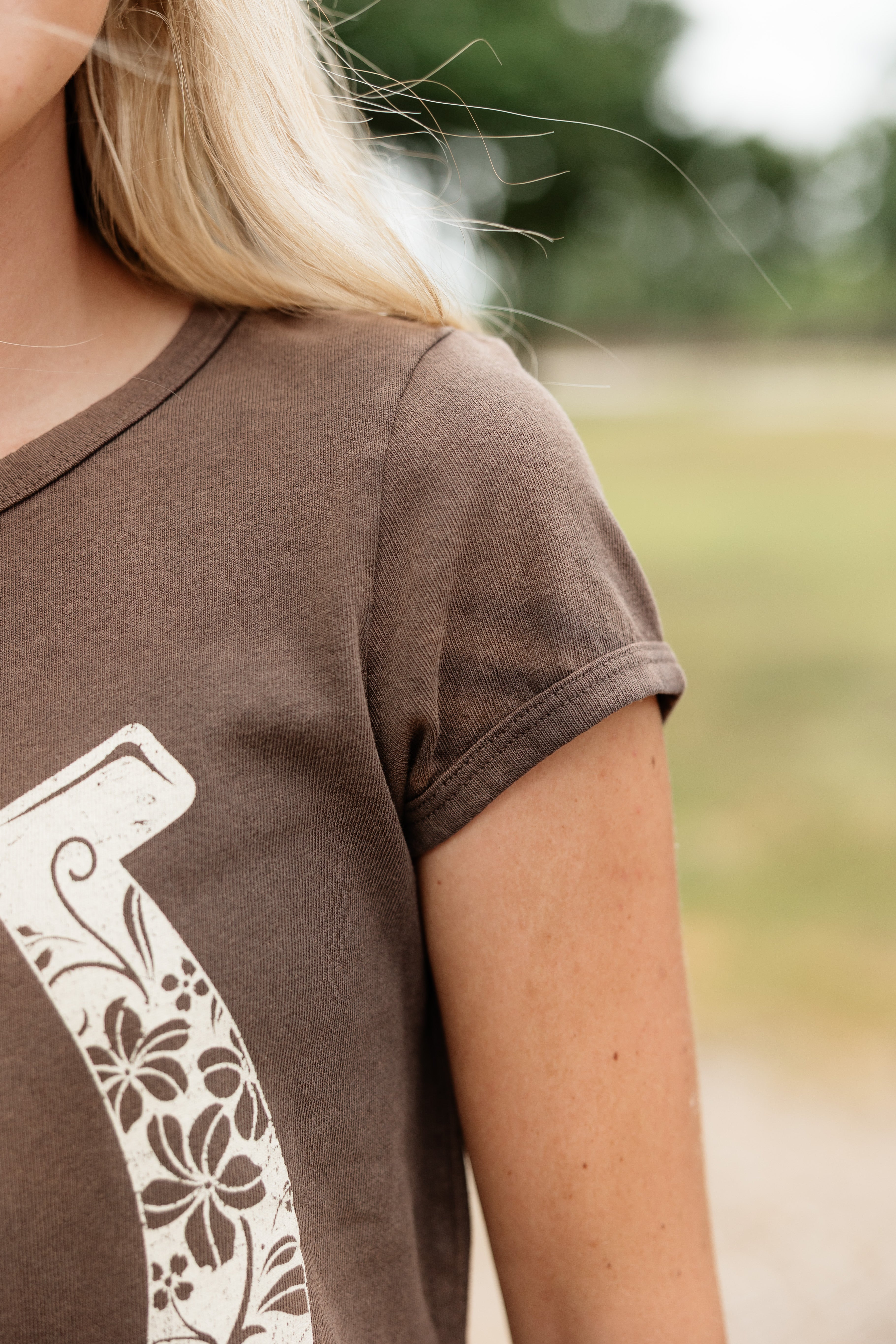 FLORAL HORSESHOE GRAPHIC TEE