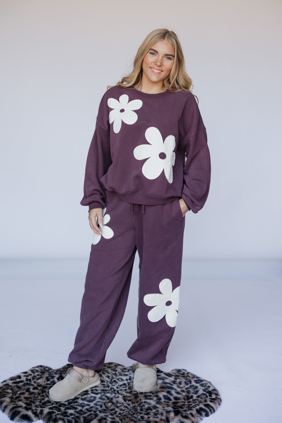 PLUM FLOWER SWEATSHIRT