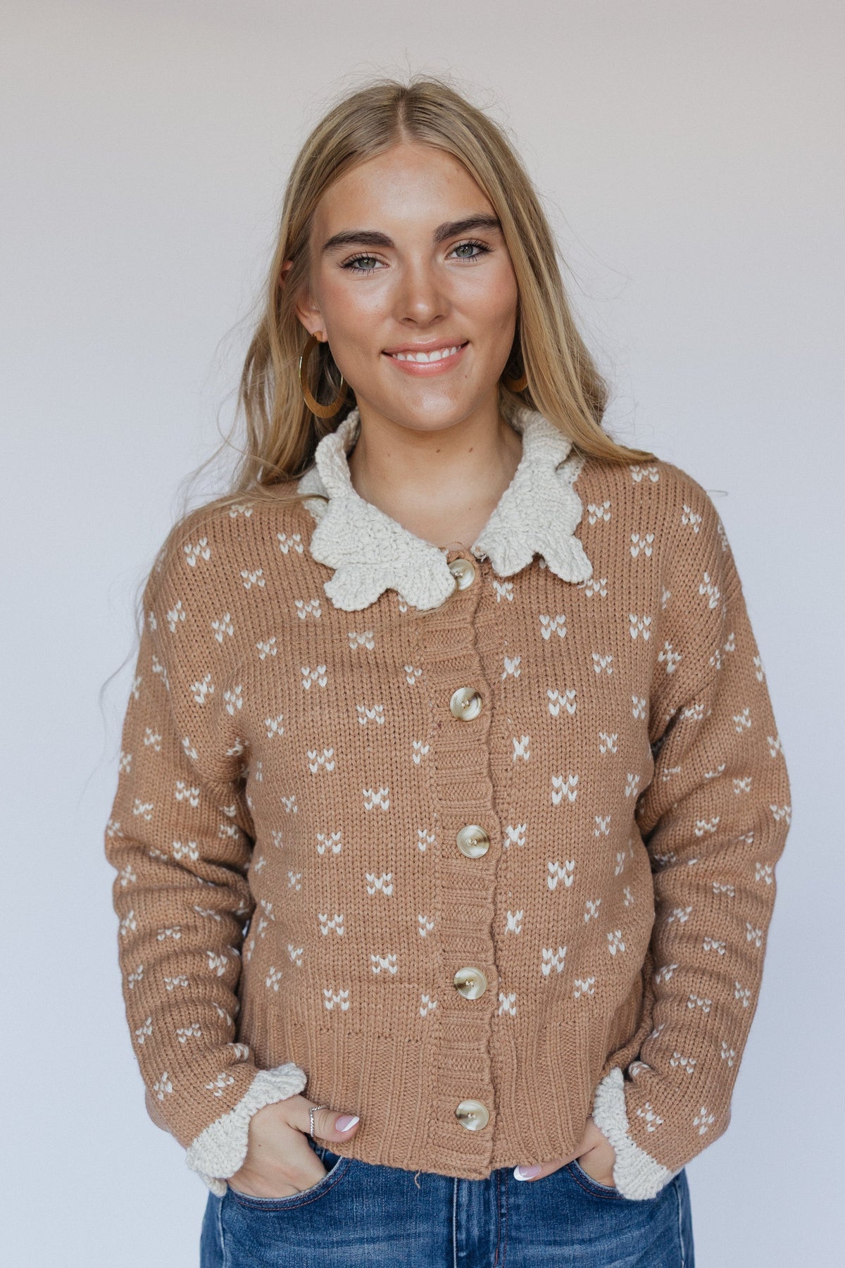 TAN CREAM RUFFLE COLLAR SWEATER