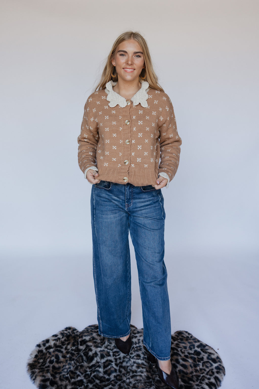 TAN CREAM RUFFLE COLLAR SWEATER