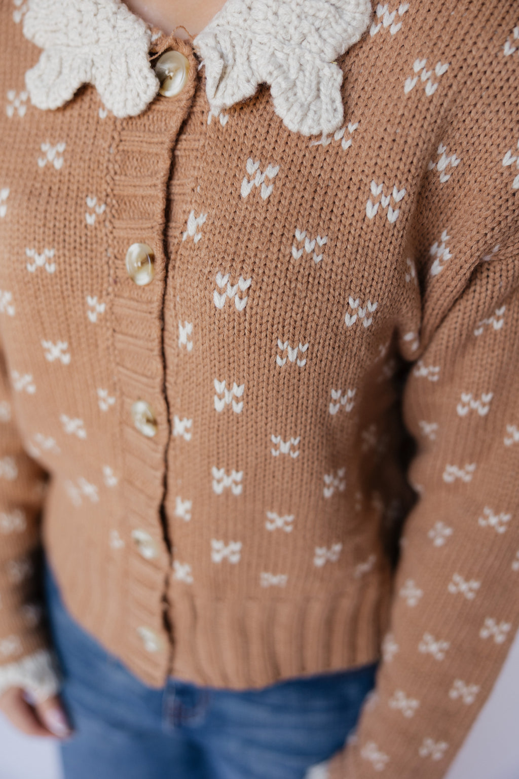 TAN CREAM RUFFLE COLLAR SWEATER