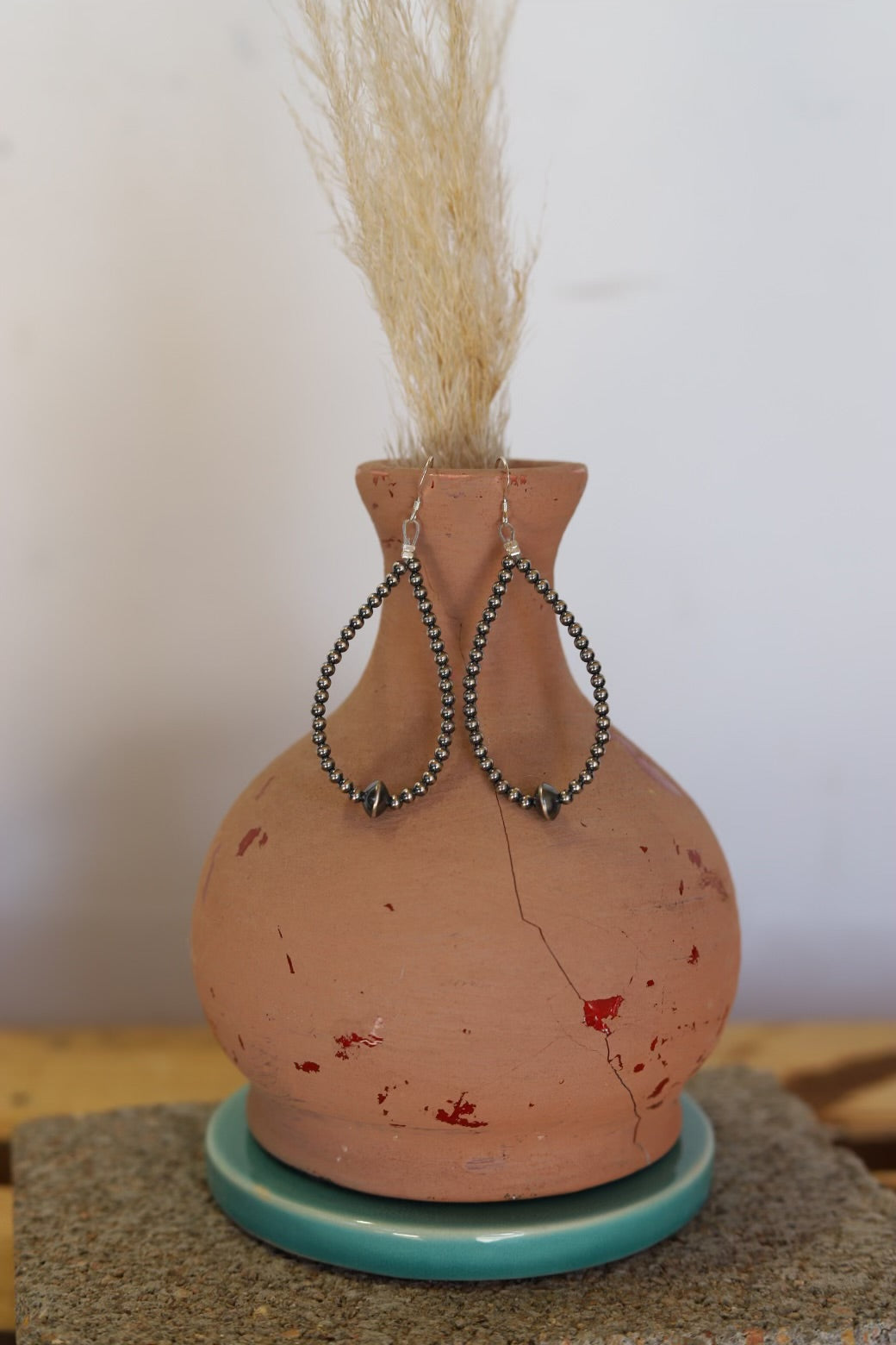 22422 SILVER NAV PEARL OVAL EARRINGS