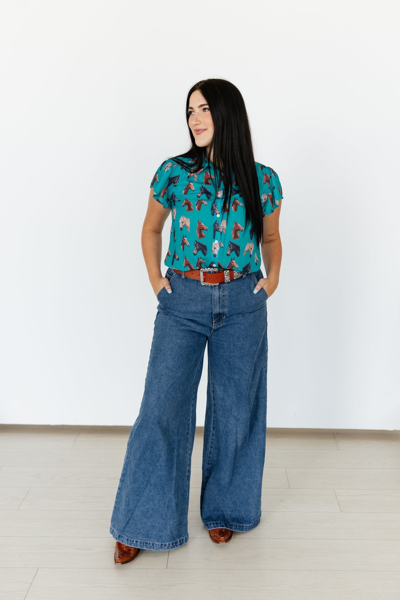 TURQUOISE HORSE FLUTTER SLEEVE