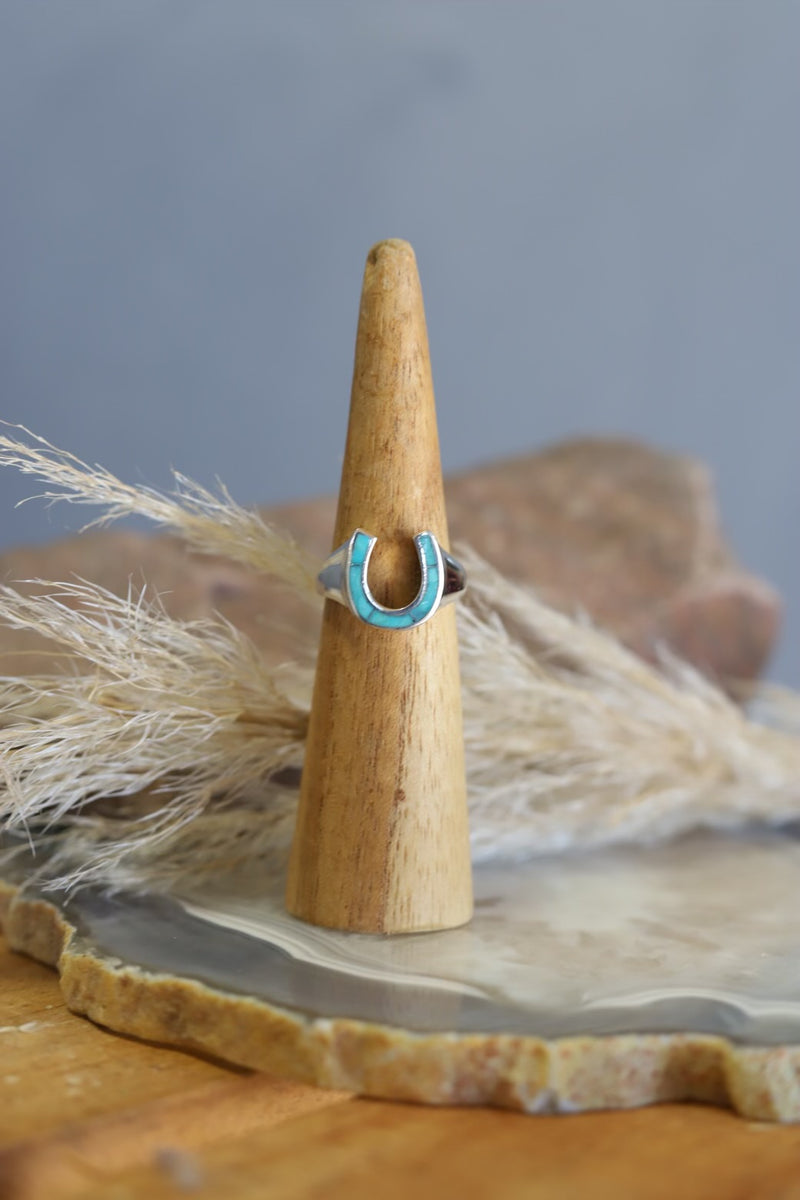 22426 SILVER RING W/ TURQ HORSESHOE DETAIL