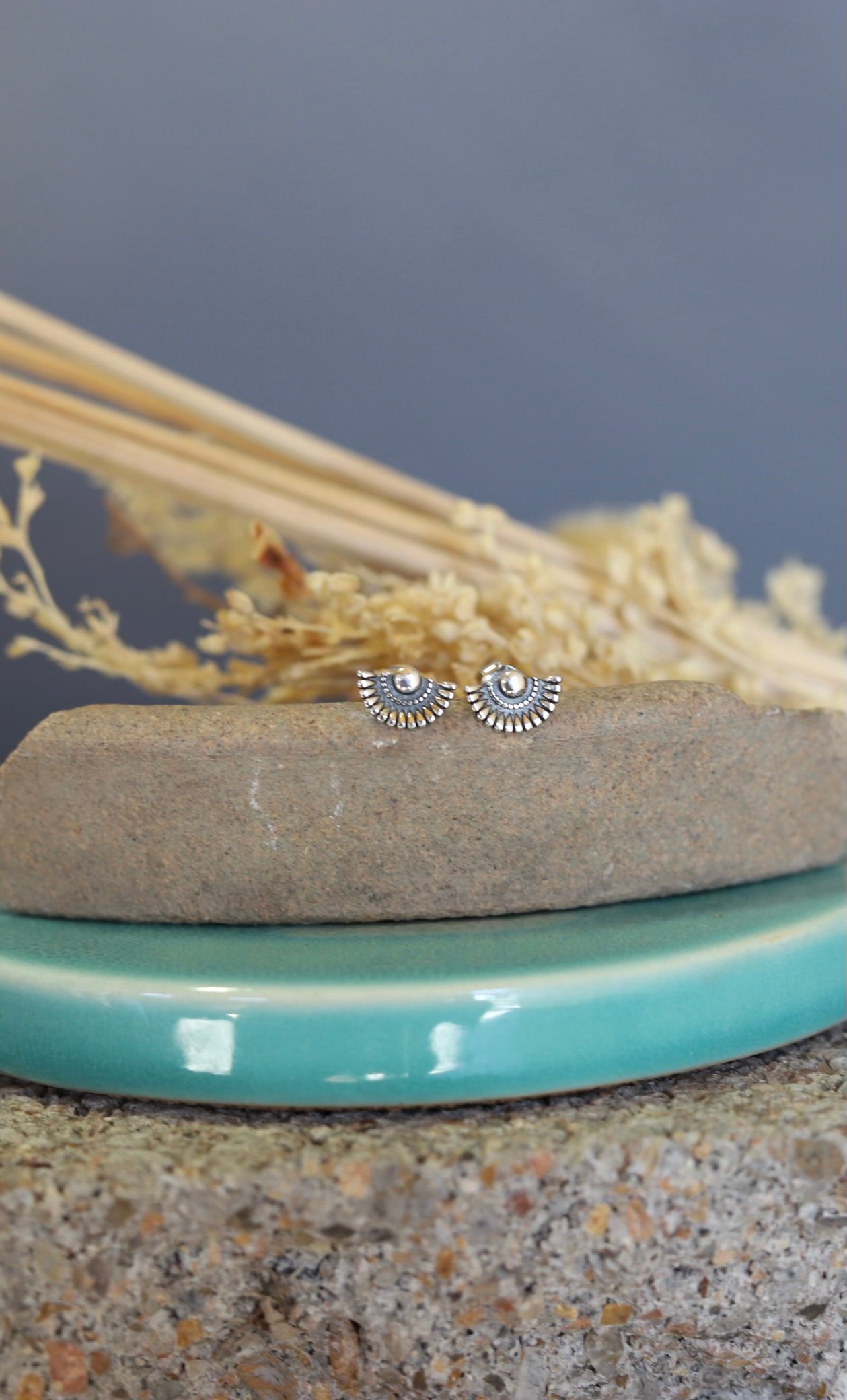 22420 SILVER FAN STUDS