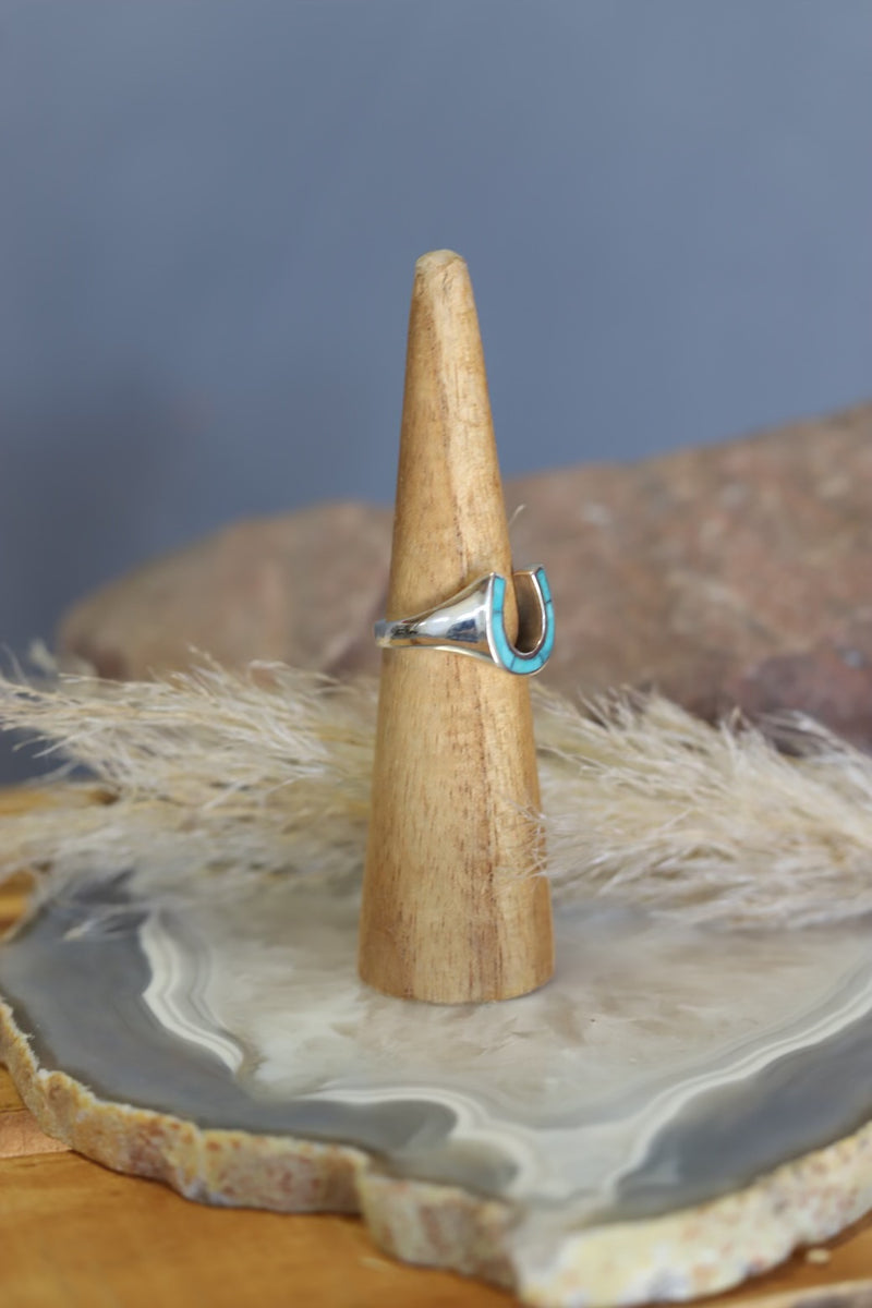 22426 SILVER RING W/ TURQ HORSESHOE DETAIL