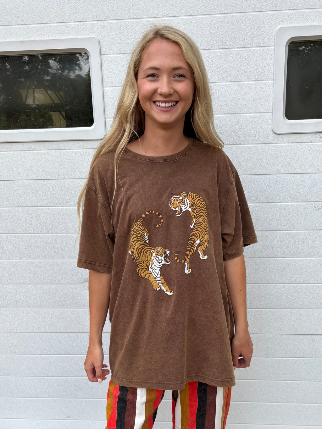 TWIN TIGERS GRAPHIC TEE