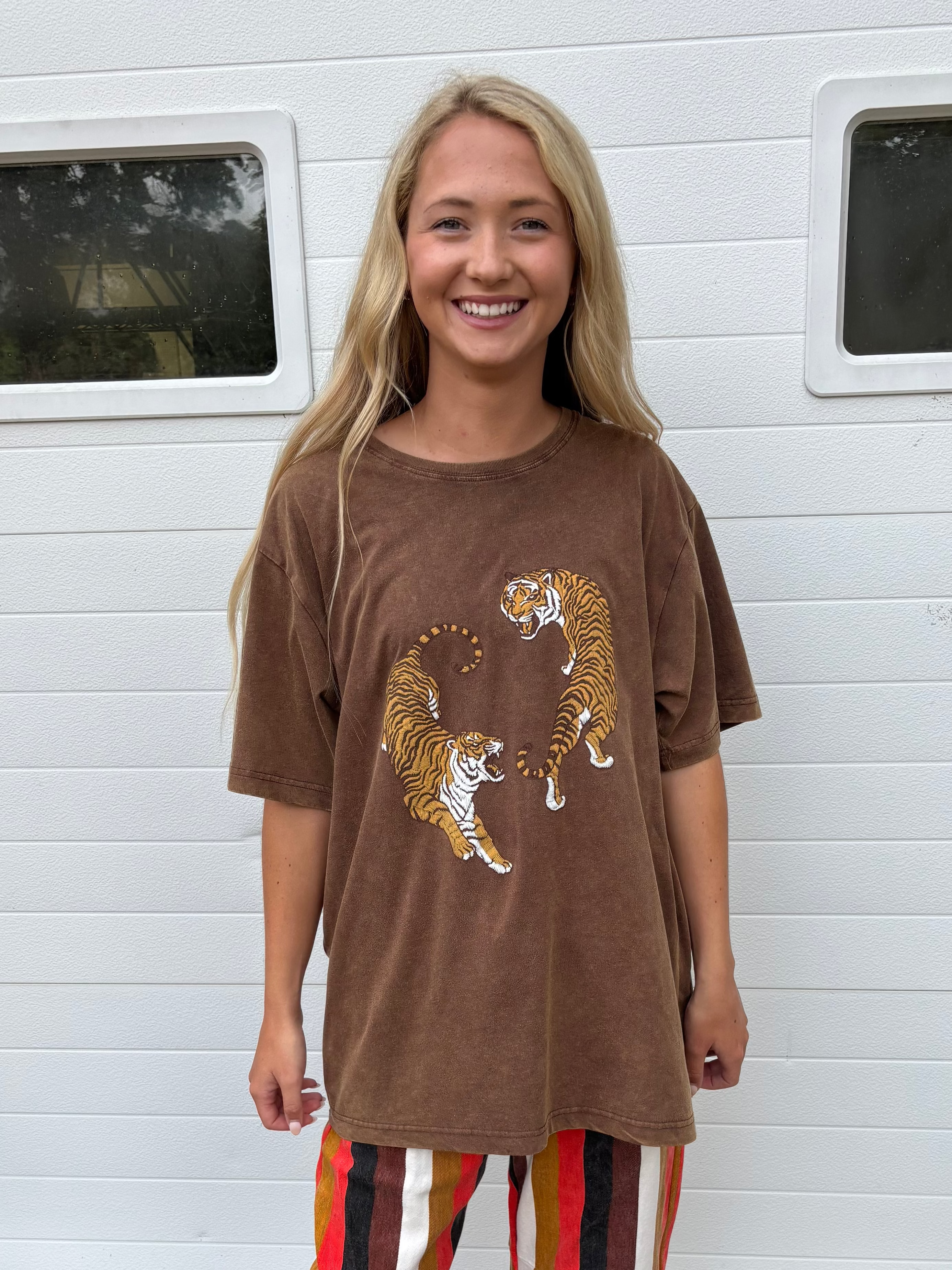 TWIN TIGERS GRAPHIC TEE