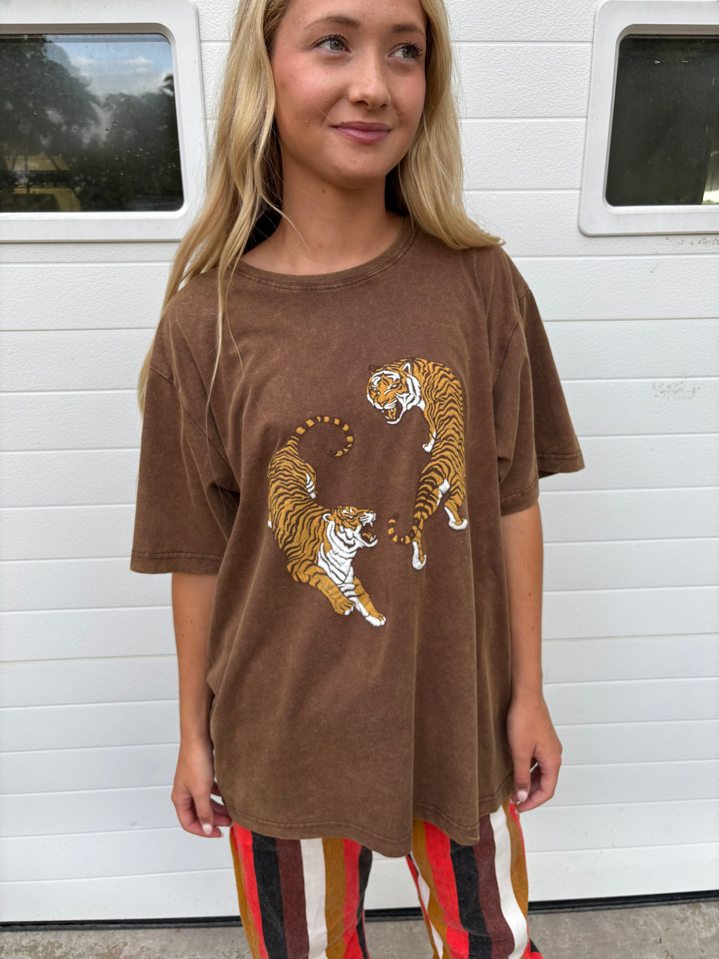 TWIN TIGERS GRAPHIC TEE