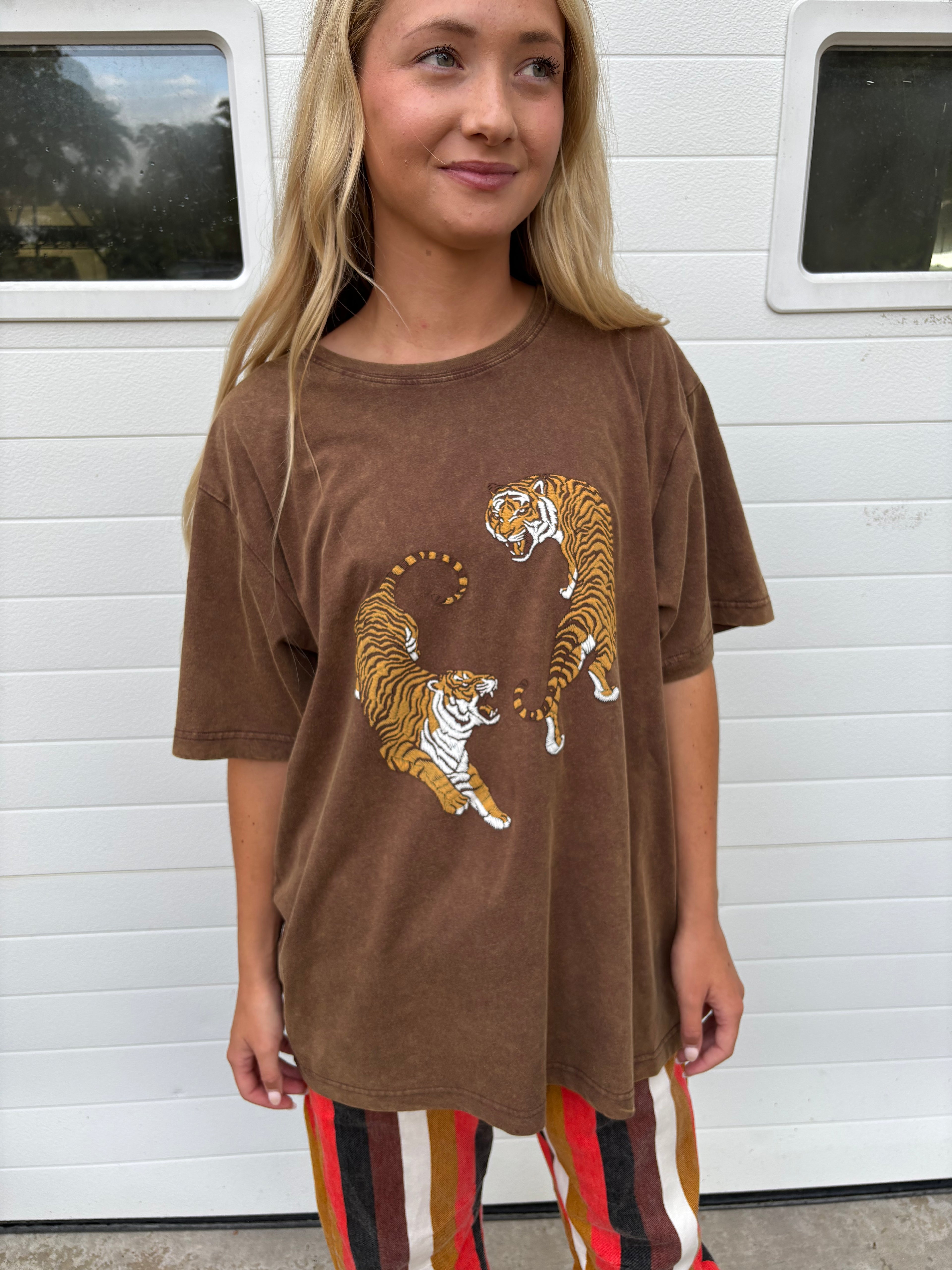 TWIN TIGERS GRAPHIC TEE