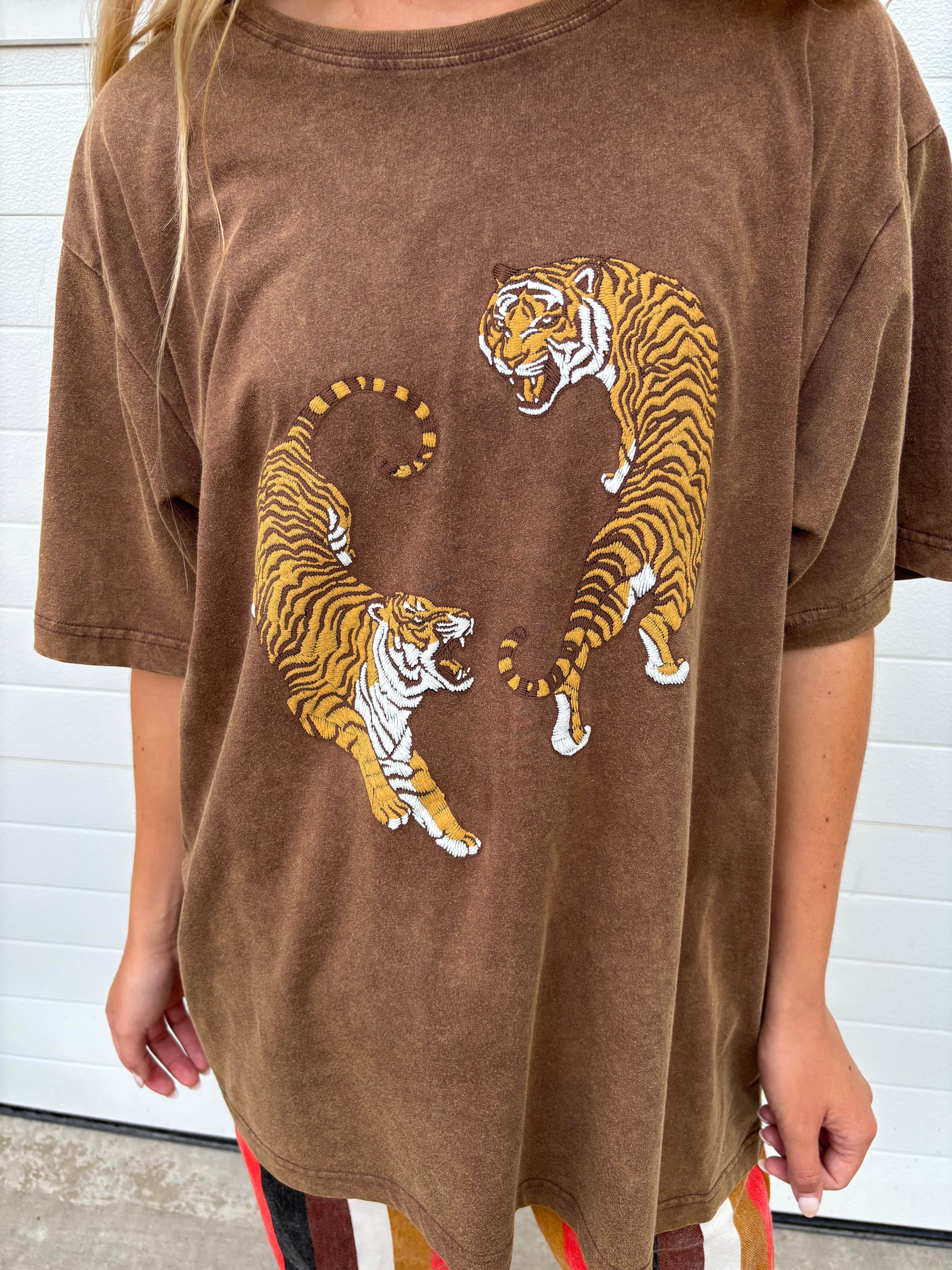 TWIN TIGERS GRAPHIC TEE