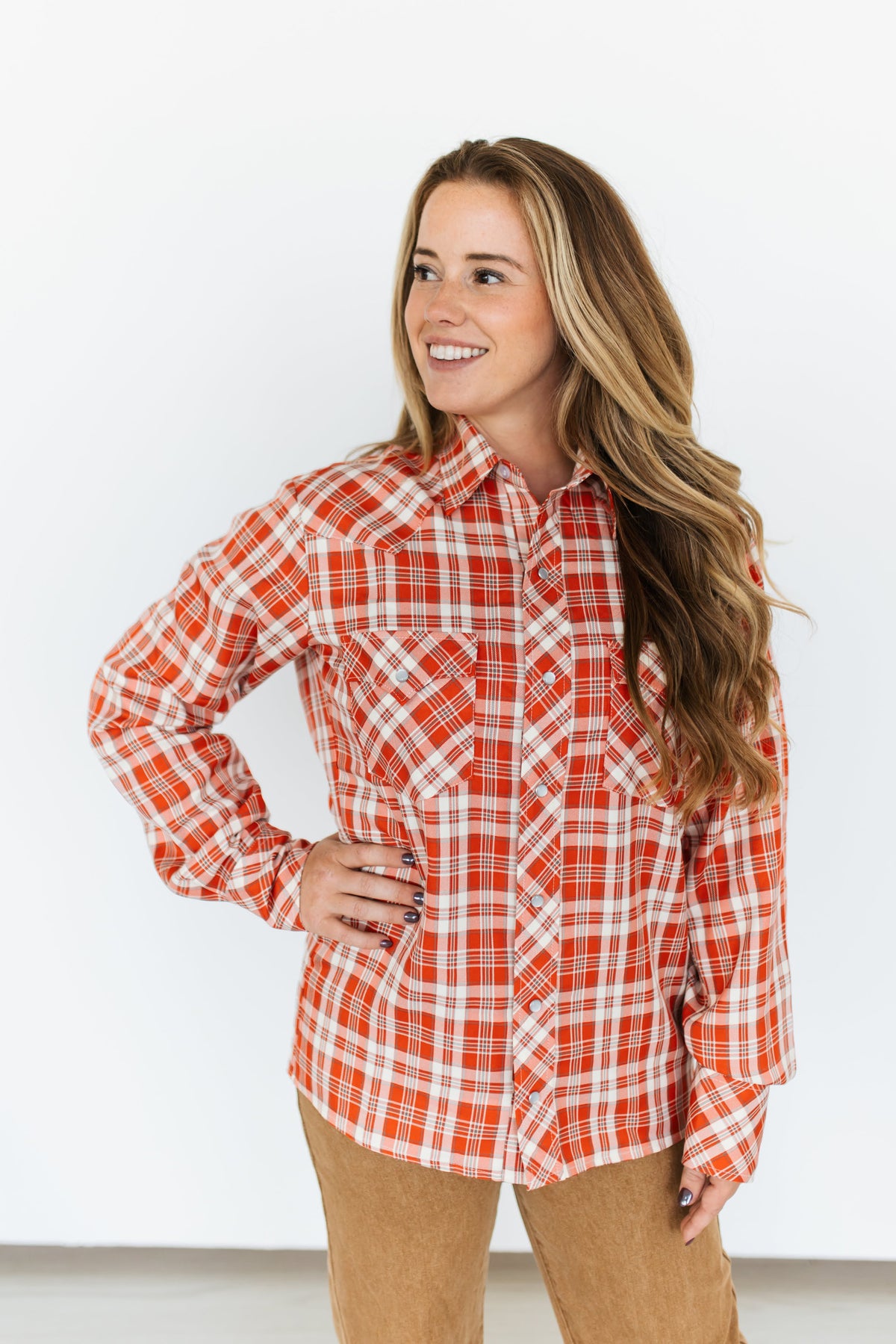 COLLAR PEARL SNAP RED PLAID TOP