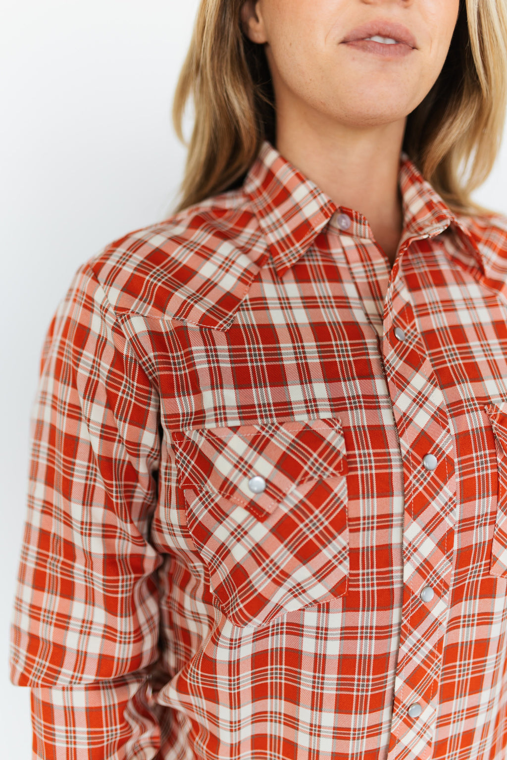 COLLAR PEARL SNAP RED PLAID TOP