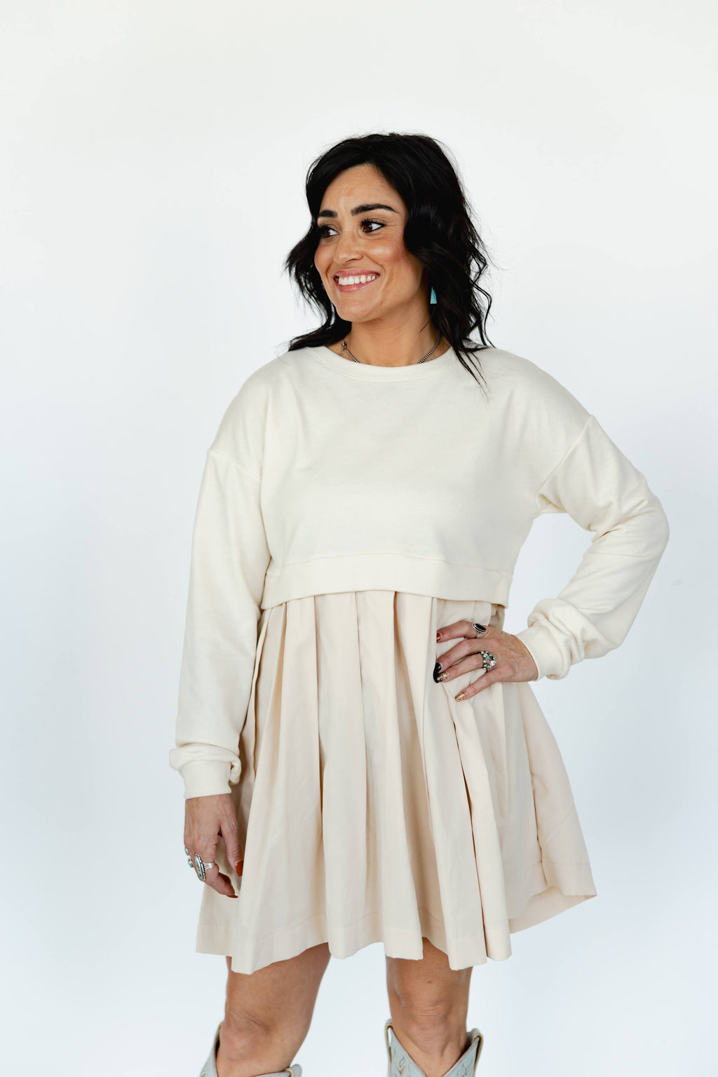 CREAM PLEATED SWEATSHIRT DRESS