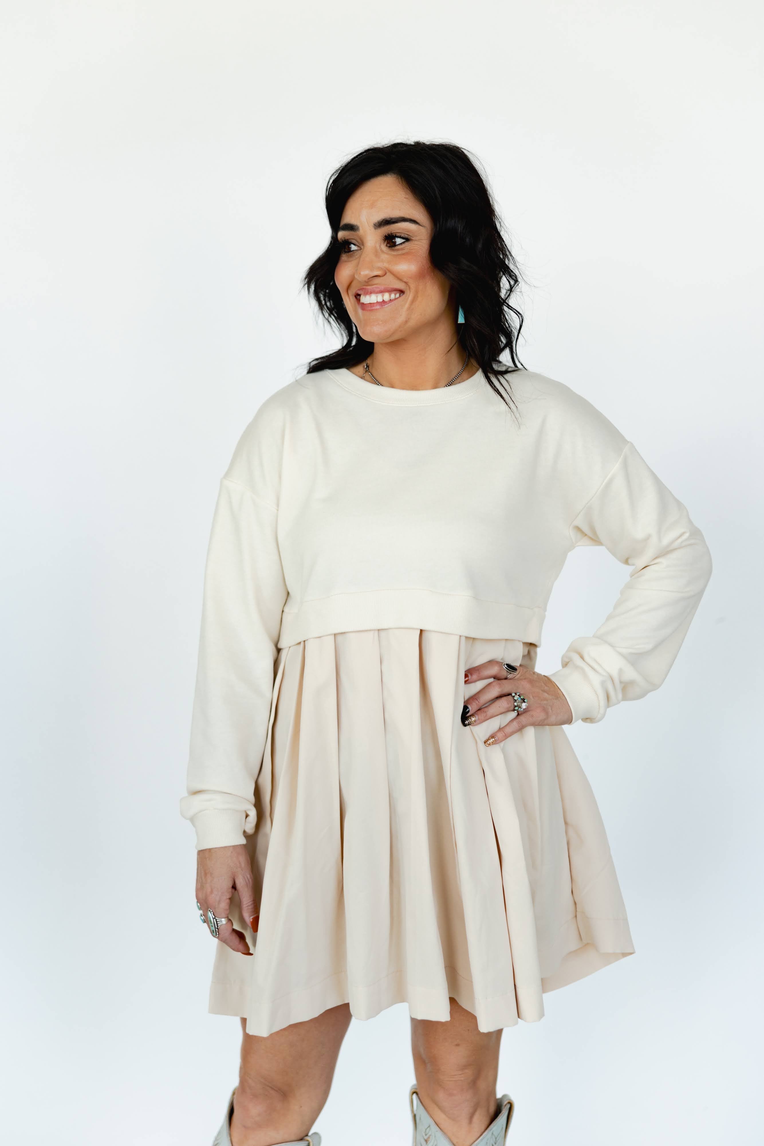 CREAM PLEATED SWEATSHIRT DRESS