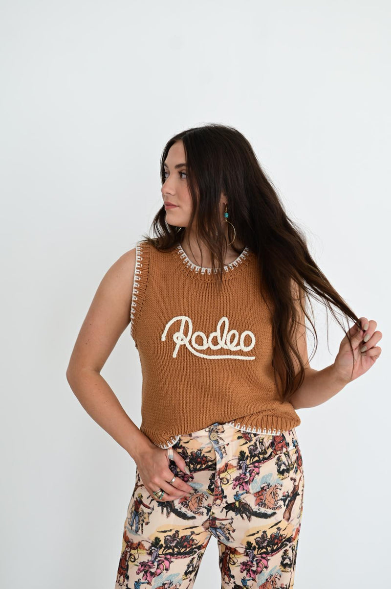 TH4215 WHITE BLACK HOWDY PULLOVER SWEATER