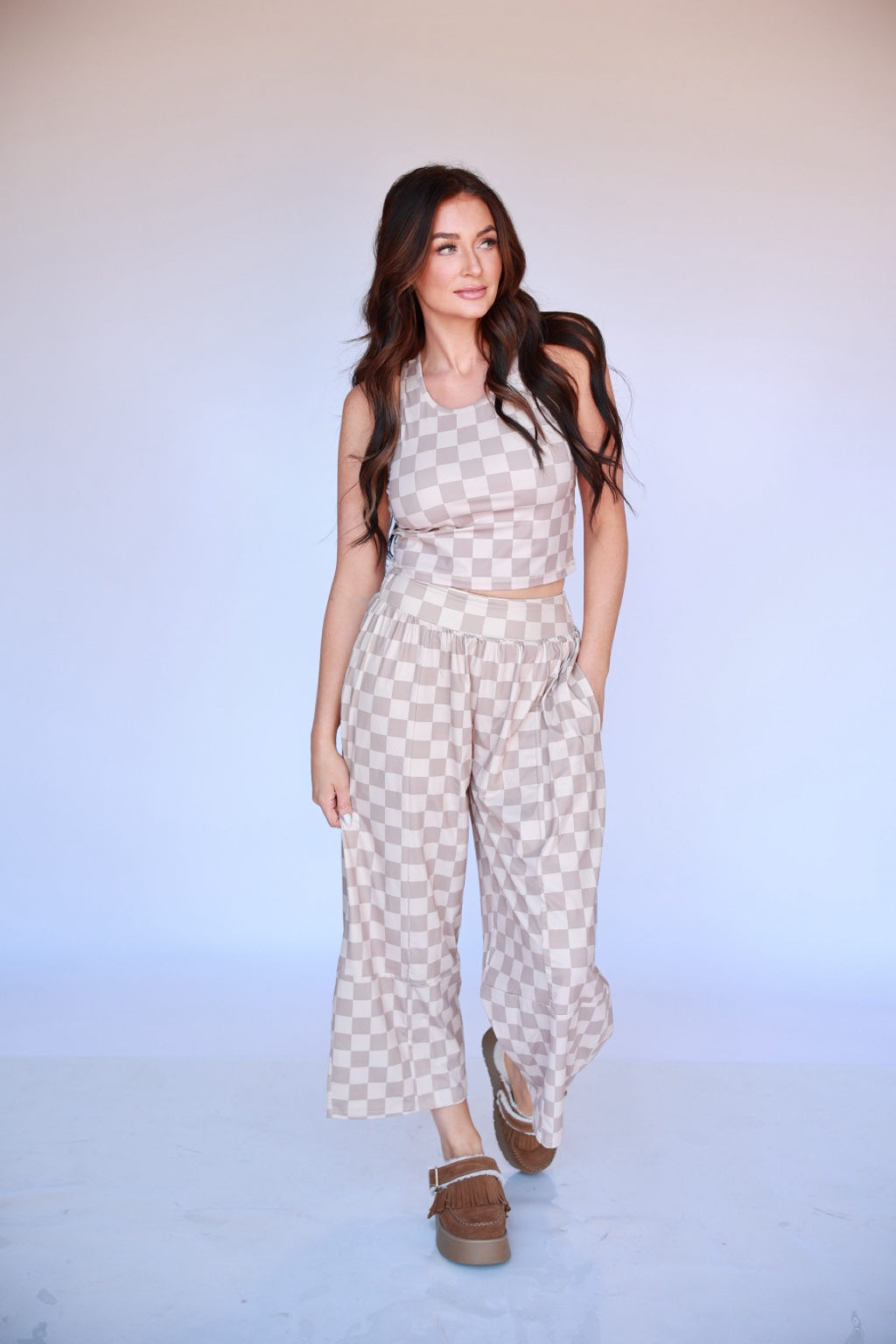 Tan checkered barrel active pant 03 fullbody