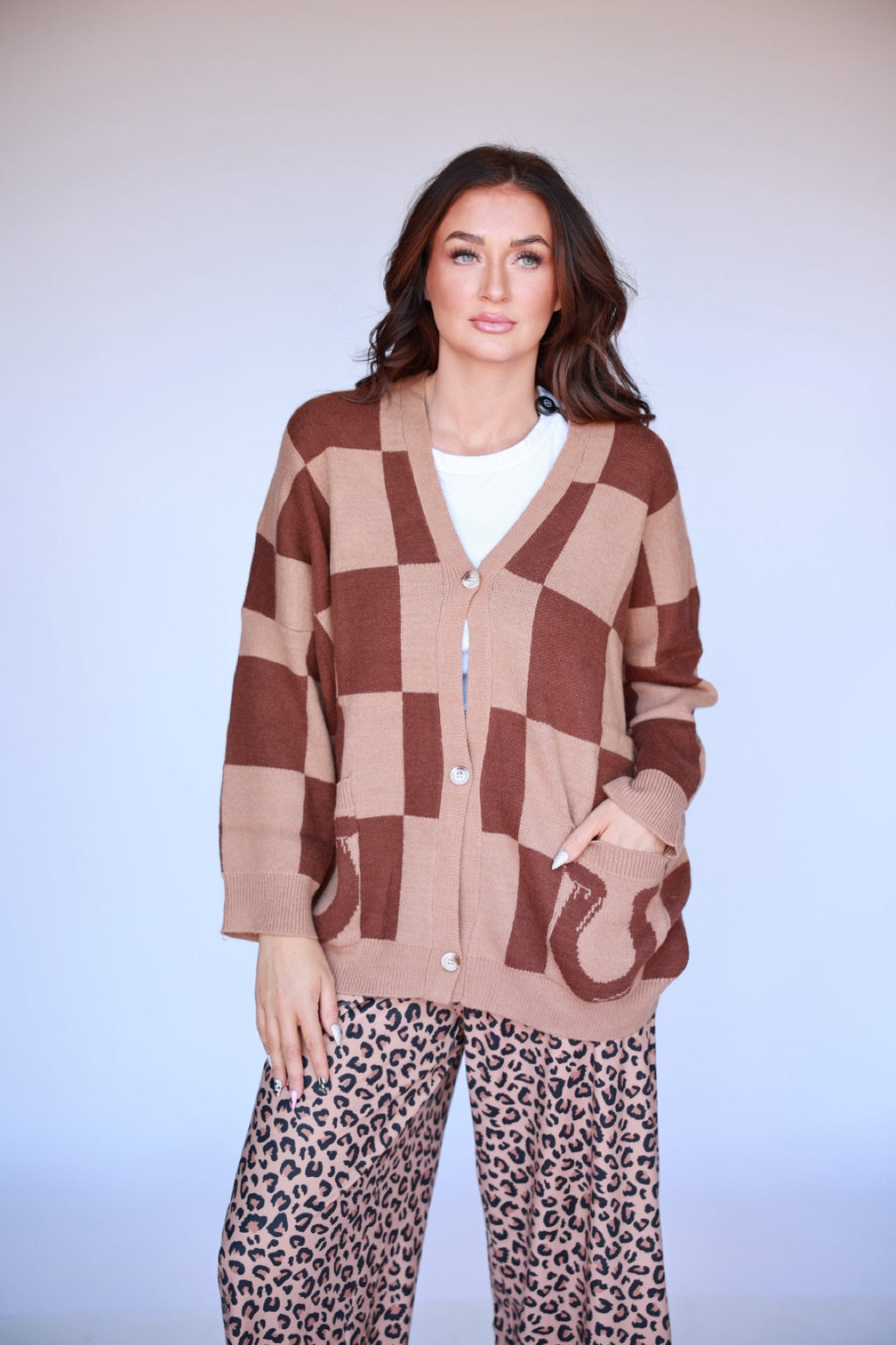 Brown checkered cardigan 02 focused