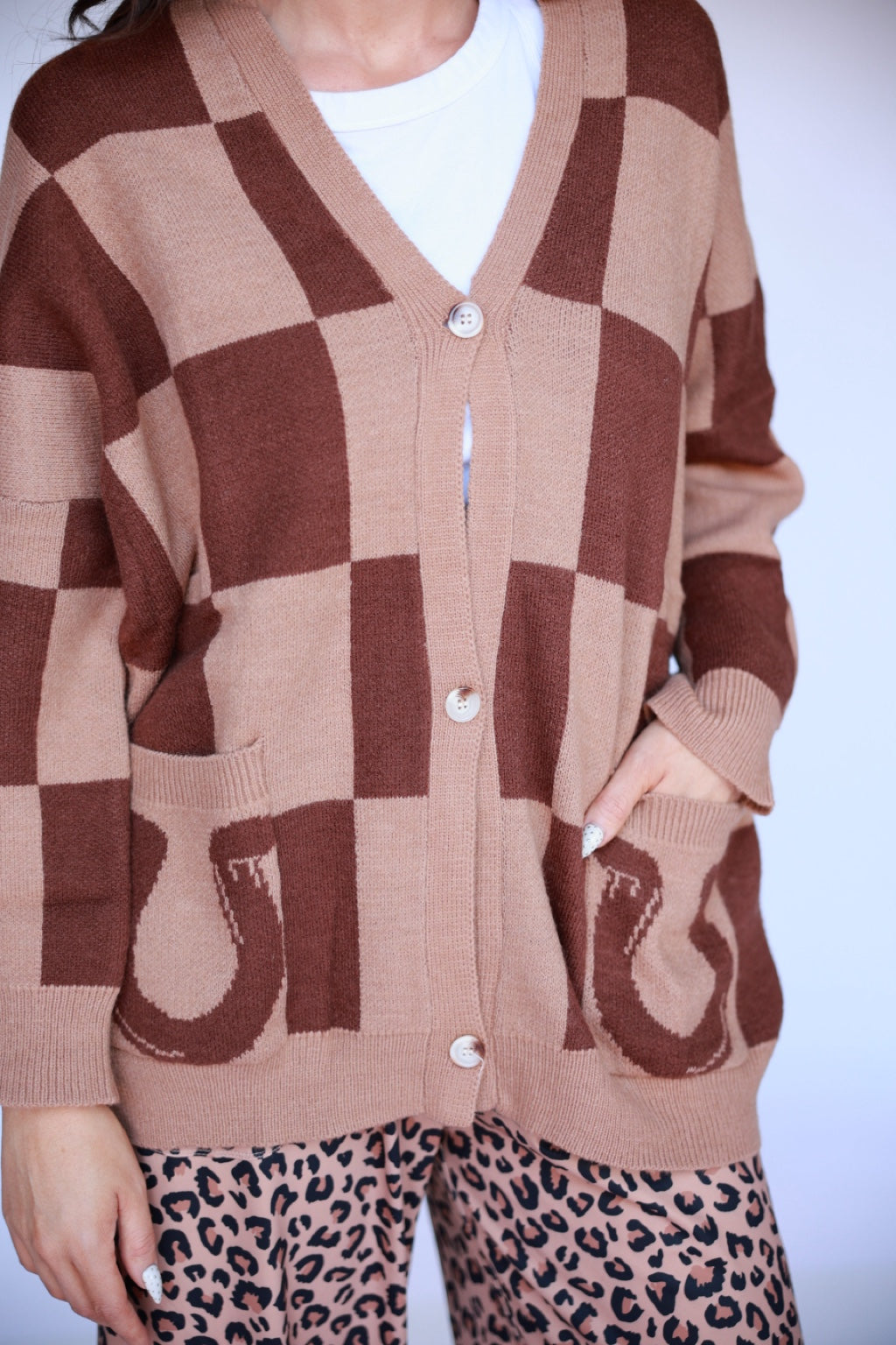 Brown checkered cardigan 04 fabric