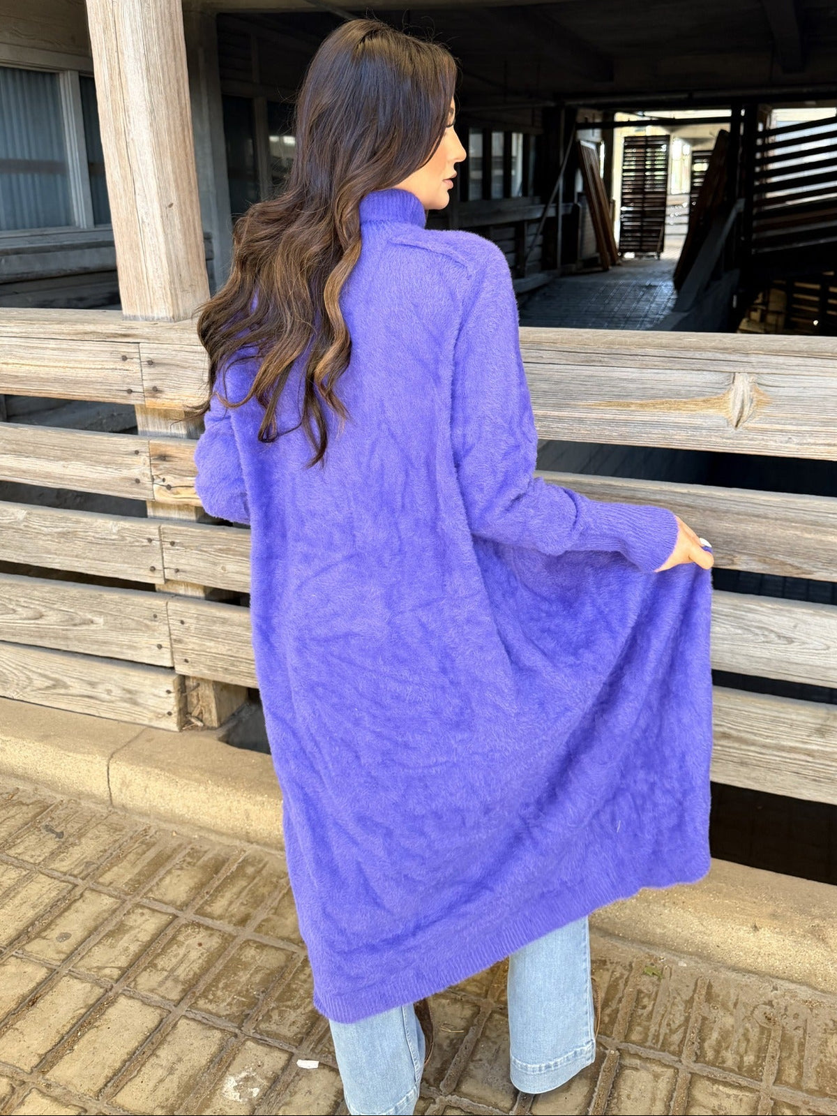 TH900 Blue Violet Sweater 09 FEATURE