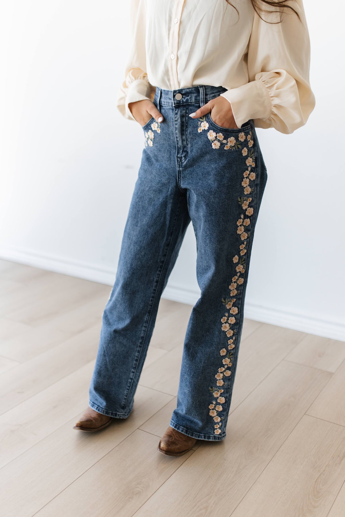 IVORY FLORAL EMBROIDERY JEAN