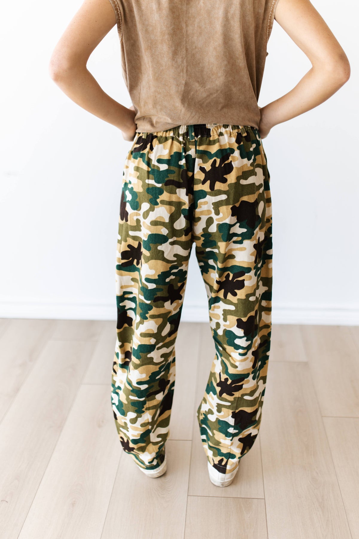 GREEN CAMO MID CROP PANT