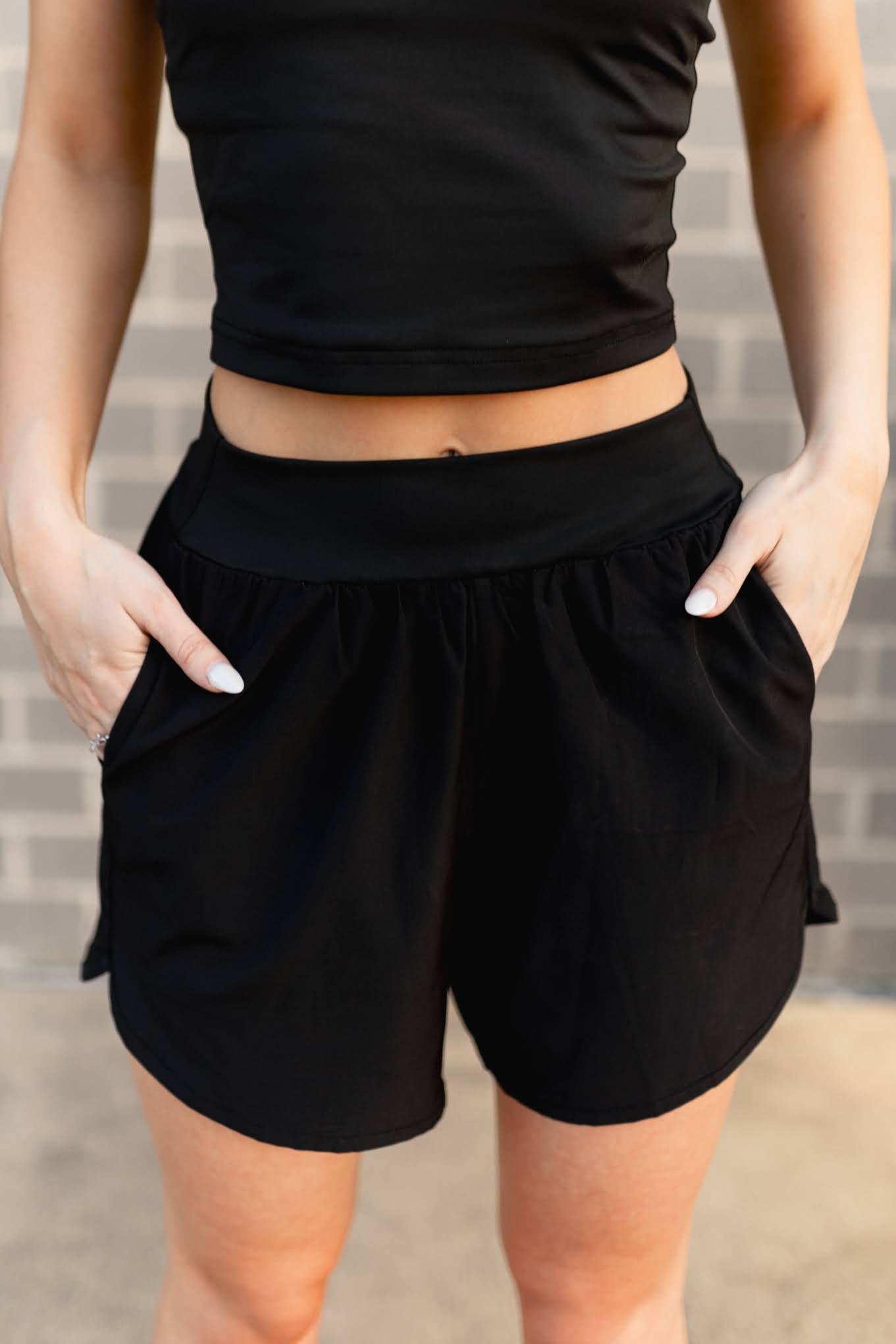 BLACK ACTIVE SHORTS