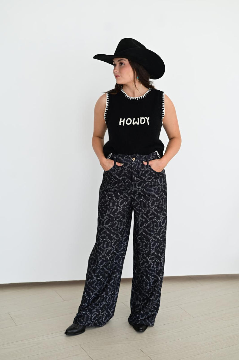 TH4215 WHITE BLACK HOWDY PULLOVER SWEATER