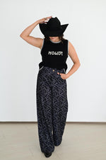 TH4215 WHITE BLACK HOWDY PULLOVER SWEATER
