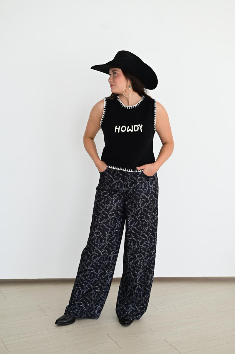 TH4215 WHITE BLACK HOWDY PULLOVER SWEATER
