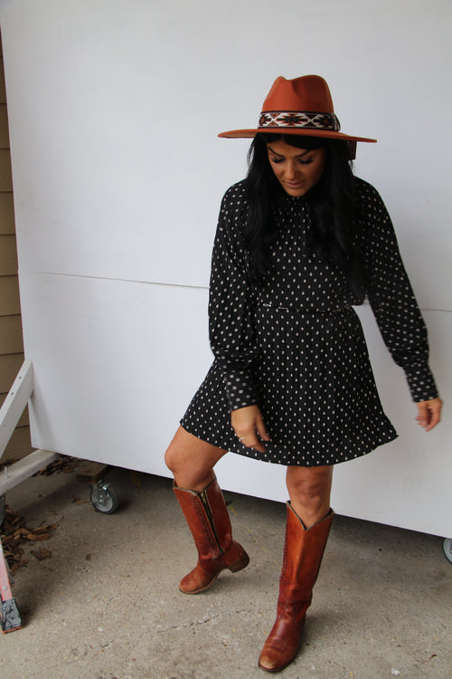 12111 RUST HAT  WITH TRIBAL BAND WESTERN HAT